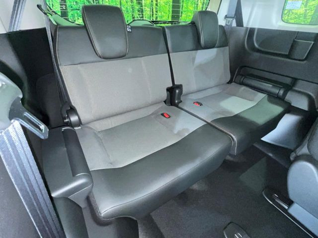 3列目シートはもちろん状態良好☆大人でもゆったりと座って頂けますので、大人数でのお出かけもラクラクです♪ご家族で、気の知れた仲間で、ドライブに行くのが楽しみですね♪