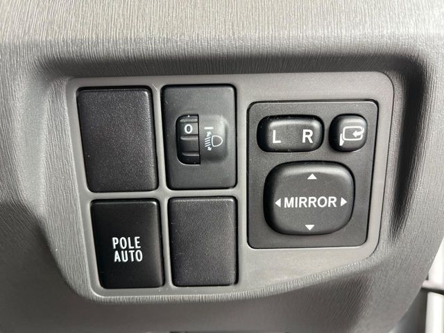 �y�d���i�[�~���[�z�T�C�h�~���[�͓d���i�[���ƂȂ��Ă���A�������ԏ�ł��L�Y�������X�N��}�����܂��B