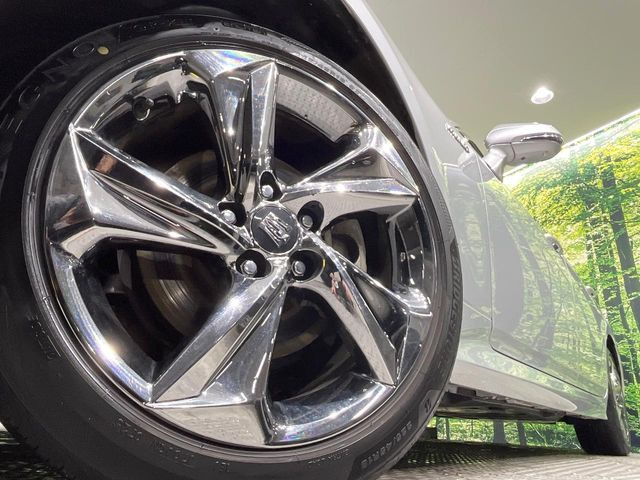 �y18�C���`�A���~�z�C�[���z�O�ςɃ}�b�`���������A���~�z�C�[���𑕒����Ă���܂��B�e��ЊO�A���~�z�C�[����A�X�^�b�h���X�^�C�����戵�����Ă���܂��B���񂲑��k����������