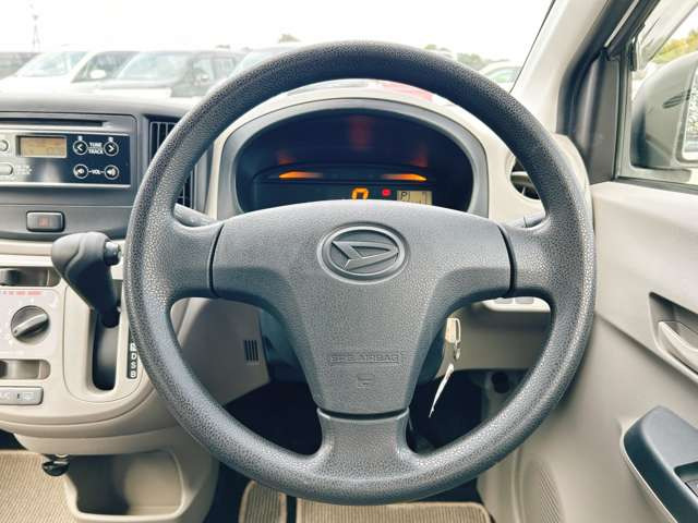 お客様のご予算帯に合わせたお車を常時100台以上取り揃えています!当社のスタッフがお客様のお車選びをしっかりサポートしご提案させていただきます!