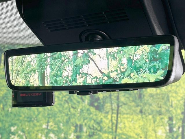 【デジタルインナーミラー】後席の大きな荷物や同乗者で後方が確認しづらい時でも安心!カメラが撮影した車両後方の映像をルームミラー内に表示。クリアな視界で状況の確認が可能です!