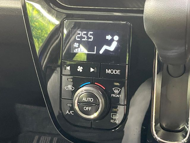 【オートエアコン】一度お好みの温度に設定すれば、車内の温度を検知し風量や温度を自動で調整。暑い…寒い…と何度もスイッチ操作をする必要はありません。快適な車内空間には必須の機能ですね♪