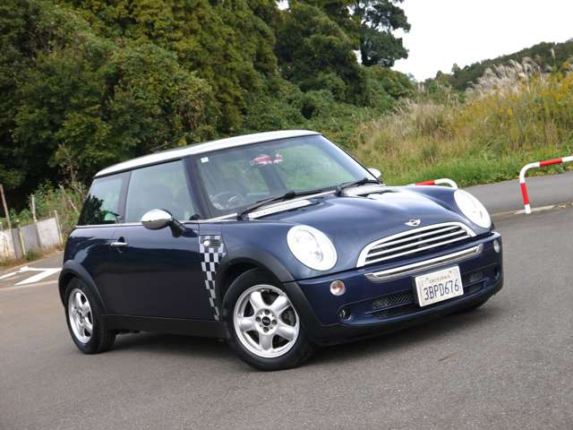 ���̃`�F�b�N���C�g�Ƃ����O���[�h�͐�p�F�̃X�y�[�X�u���[���x�[�X�Ƀ`�F�b�N���C�g��p�̃��S�������Ă����ł�!�������X�|�[�e�B�[�����̃O���[�h�Ȃ̂ŃX�|�[�c�T�X�Ȃ񂩂������Ă����ł�(^^)