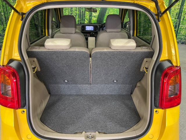 普段のお買い物や通勤、送迎等に十分な荷室スペースを確保しております。セカンドシートを倒すと、大きな荷物の積載も可能です♪