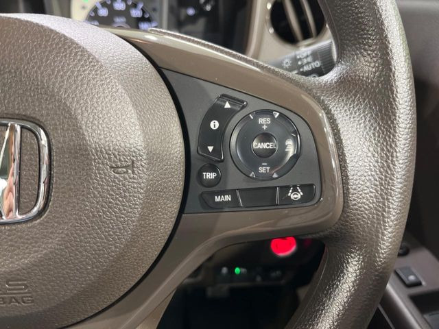 【アダプティブクルーズコントロール】高速道路での長距離走行が楽に!!自動で速度を保つクルーズコントロールが、衝突軽減システムと連携し、前方の車両を感知して車間を保つように速度調節してくれます!!