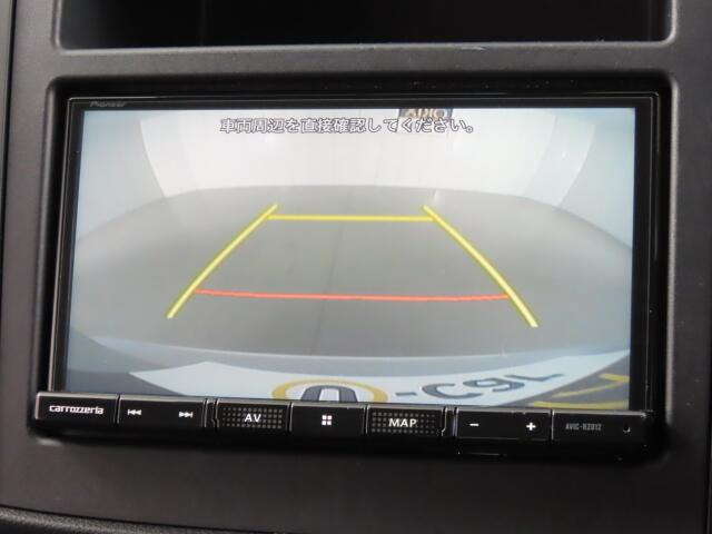 バックカメラを装備しております。駐車時に大変役立ちますよ♪運転が苦手な方の味方になってくれます。