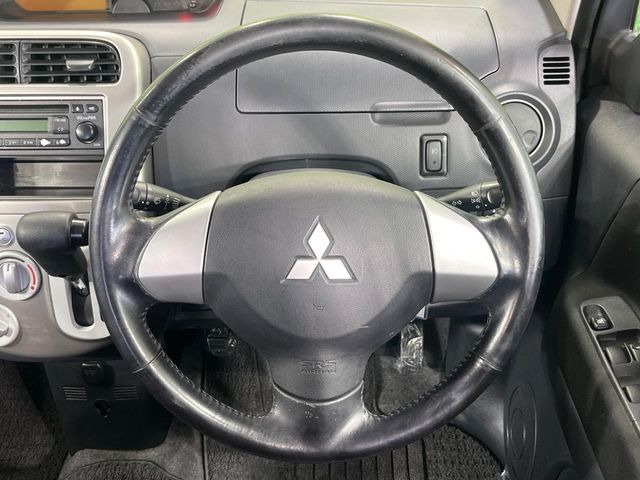 �y�����v�����X�e�A�����O�z�㎿�Ȋv���g�p���邱�ƂŁA��ɂ����������݂ƂĂ��^�]���₷���n���h���ł���