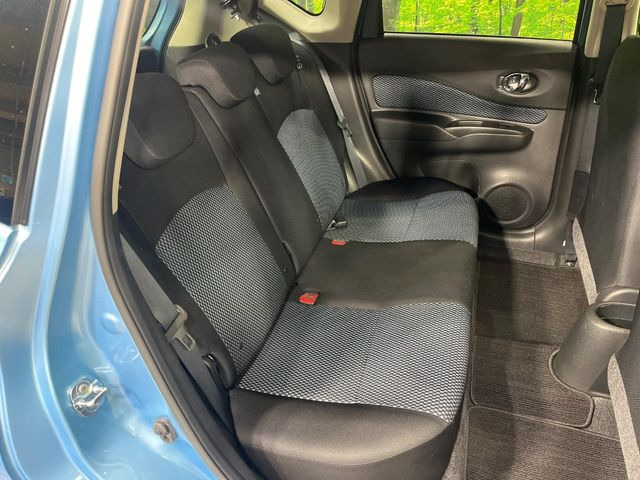 後部座席も気になるようなキズ・汚れやへたり等、大きなダメージはなく、良好な状態です。