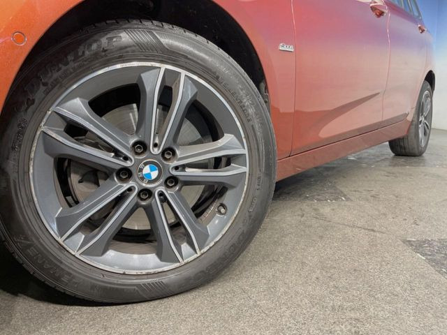 ●純正17インチアルミホイール:輸入車ならではの卓越した走りを支えるホイールと足回りです!日本車の走りに慣れている方にもぜひ体感して頂きたいほど、高いレベルでまとまっています!