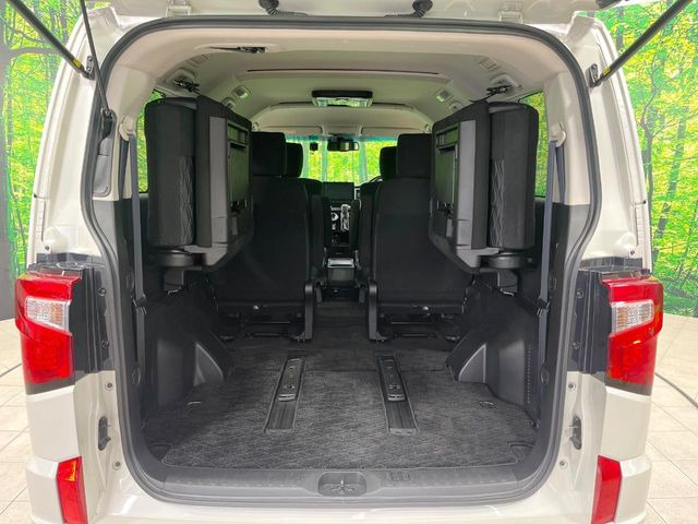 ���i�̂���������ʋ΁A���}���ɏ\���ȉ׎��X�y�[�X���m�ۂ��Ă���܂��B�Z�J���h�V�[�g��|���ƁA�傫�ȉו��̐ύڂ��\�ł���