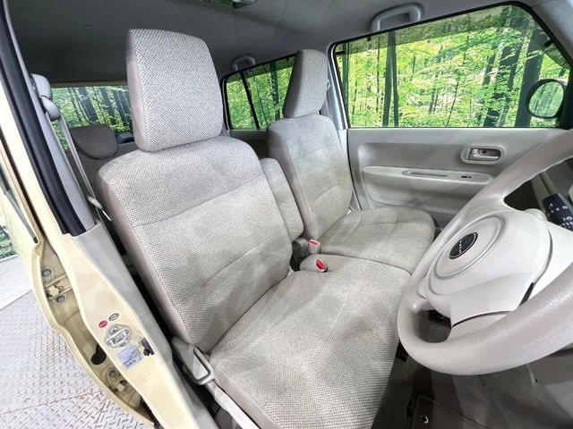 運転席シート廻りは使用感も少なく、良好な状態となっています。丁寧に使われていたことがよくわかりますね。