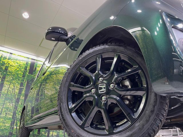 �y����15�C���`�A���~�z�C�[���z�O�ςɃ}�b�`���������A���~�z�C�[���𑕒����Ă���܂��B�e��ЊO�A���~�z�C�[����A�X�^�b�h���X�^�C�����戵�����Ă���܂��B���񂲑��k����������