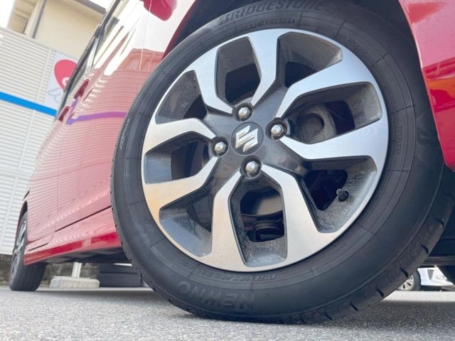 【純正15インチアルミホイール】外観にマッチした純正アルミホイールを装着しております。各種社外アルミホイールや、スタッドレスタイヤも取扱いしております。是非ご相談ください♪