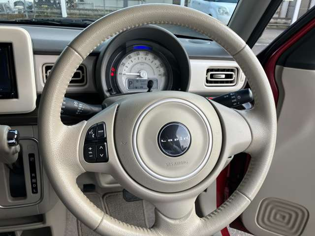 ★本革巻ステアリング★しっとりと手に馴染む本革ならではの感触!確かな操作感!