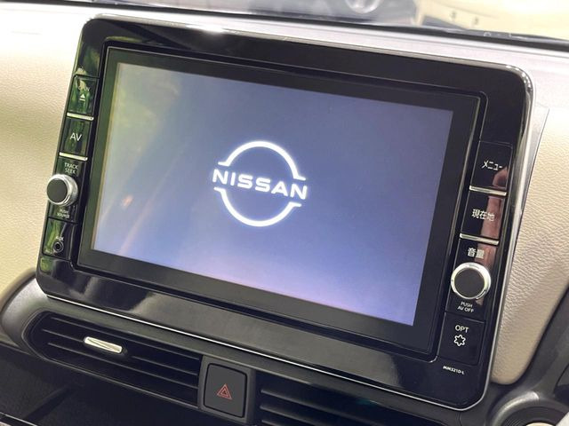 【純正ナビ】人気の純正ナビを装備。オーディオ機能も充実しており、Bluetooth接続すればお持ちのスマホやMP3プレイヤーの音楽を再生可能!毎日の運転がさらに楽しくなります!!