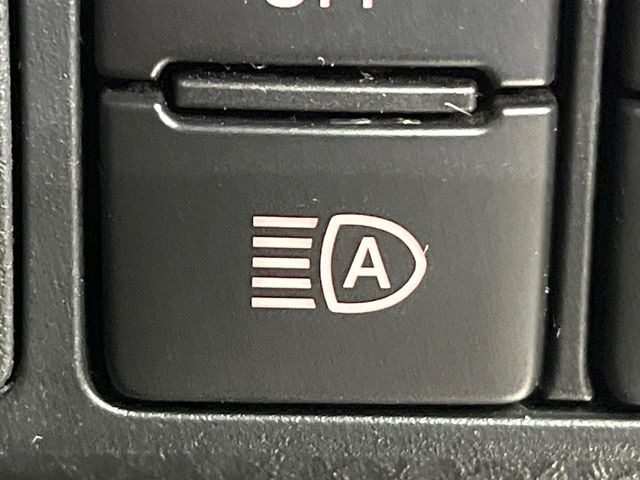 【ハイビームアシスト】夜間の安全走行に役立つ便利な機能!先行車や対向車を検知し、ハイビームとロービームを切り替えてくれます♪