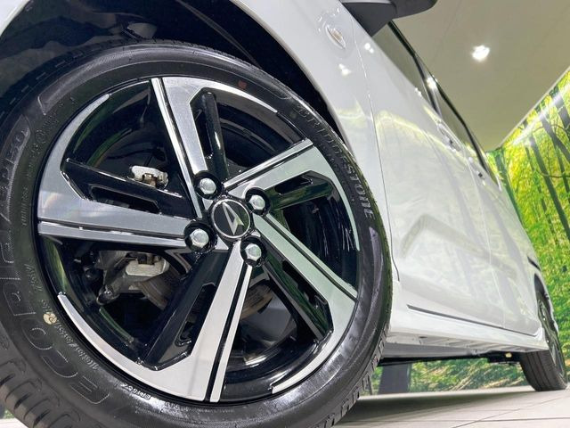 �y����15�C���`�A���~�z�C�[���z�O�ςɃ}�b�`���������A���~�z�C�[���𑕒����Ă���܂��B�e��ЊO�A���~�z�C�[����A�X�^�b�h���X�^�C�����戵�����Ă���܂��B���񂲑��k����������