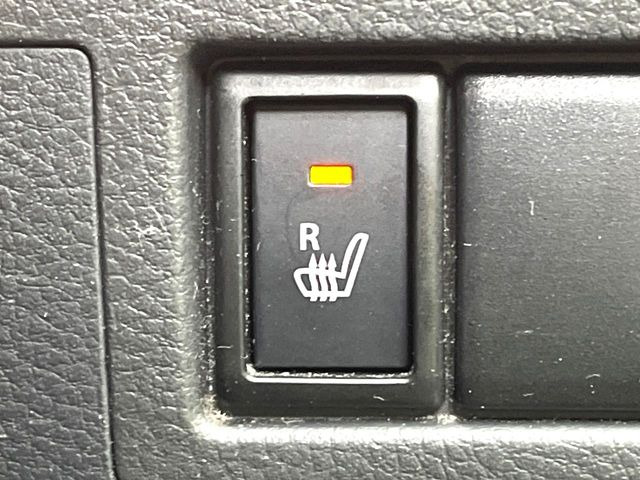 【シートヒーター】寒い日に重宝するシートヒーター!エアコンより早く温まってくれるので寒がりの人も安心ですね♪エアコンの温風は乾燥するから苦手、という方にもをおすすめです。