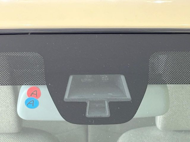 【スズキ セーフティサポート】走行中に前方の車両等を認識し、衝突しそうな時は警報とブレーキで衝突回避と被害軽減をアシスト。より安全にドライブをお楽しみいただけます。