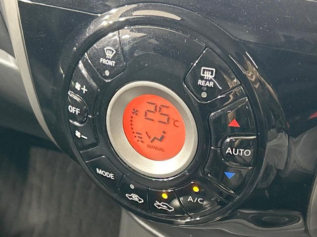 【オートエアコン】一度お好みの温度に設定すれば、車内の温度を検知し風量や温度を自動で調整。暑い…寒い…と何度もスイッチ操作をする必要はありません。快適な車内空間には必須の機能ですね♪