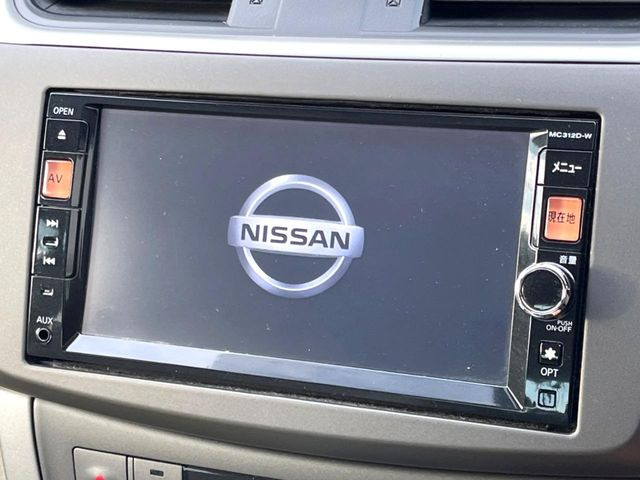 【純正ナビ】人気の純正ナビを装備しております。ナビの使いやすさはもちろん、オーディオ機能も充実!キャンプや旅行はもちろん、通勤や買い物など普段のドライブも楽しくなるはず♪