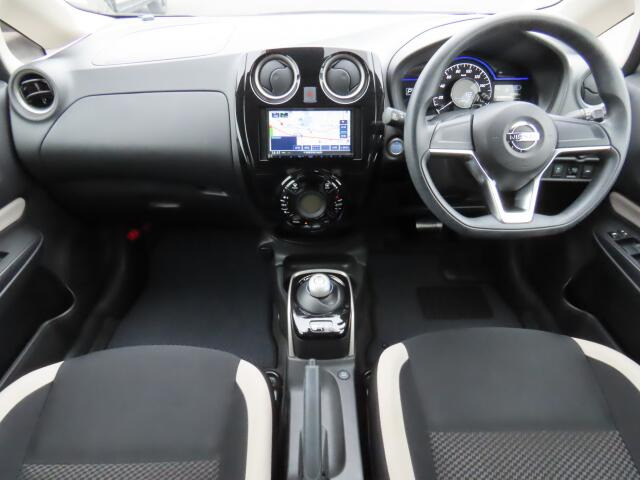 内外装の清掃・ガラス系ボディコーティングをCARクリーニング専門業者が施工いたしますので大変清潔。オリックス自動車ではみなさまに快適なドライブをお約束。