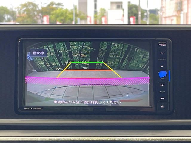 【バックカメラ】駐車時に後方がリアルタイム映像で確認できます。大型商業施設や立体駐車場での駐車時や、夜間のバック時に大活躍!運転スキルに関わらず、今や必須となった装備のひとつです!