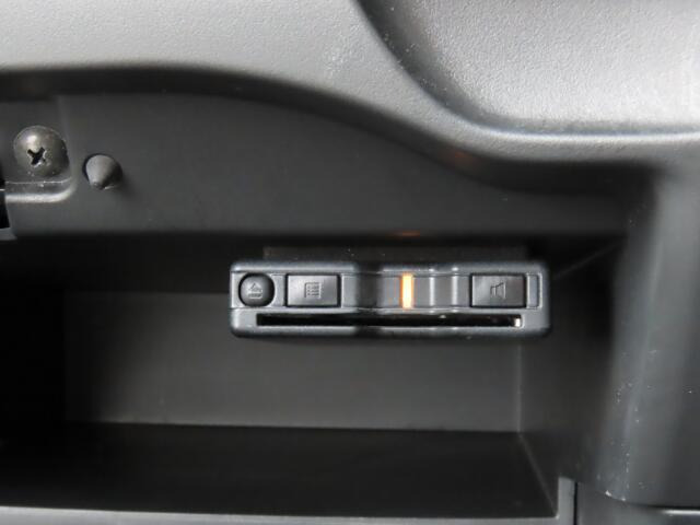 ETCも装備していますよ!ETC車載機を利用すると高速料金が割引に!!サイフにも優しい装備ですね♪