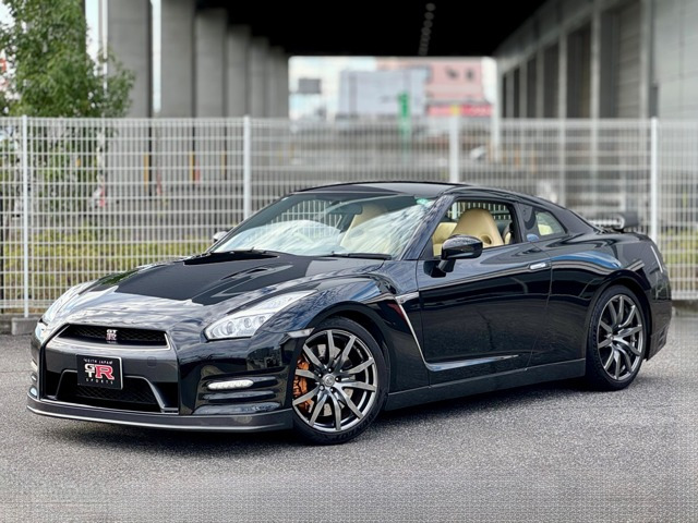 2015���f��GT-R35���ɒv���܂����B�d������X�^�b�t���������ڂƌo���œ��ɒv���܂���1��ɂȂ�܂��B����A�����X���Č��Ԃ������ɂȂ��Ă��������B�X�^�b�t�ꓯ���҂����Ă���܂��B