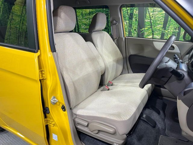 運転席シート廻りは使用感も少なく、良好な状態となっています。丁寧に使われていたことがよくわかりますね。