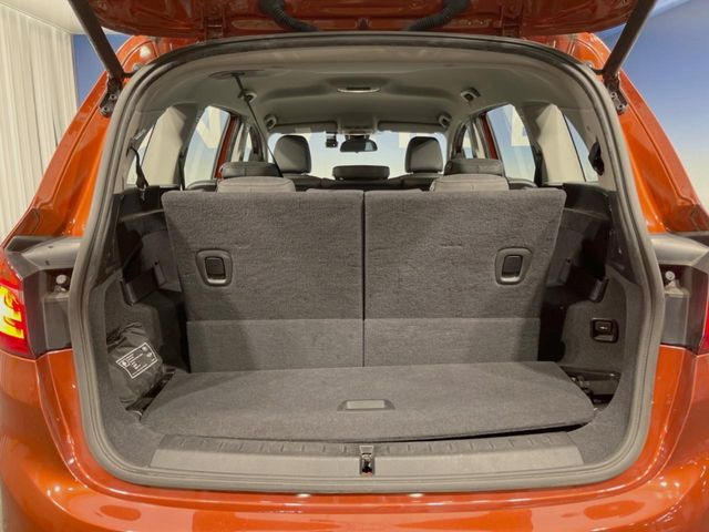 ●トランクルーム:趣味が広がる収容スペース!これだけの広さがあればお買い物やレジャーなどにも最適です!使用感も少なくきれいな状態を維持しております。