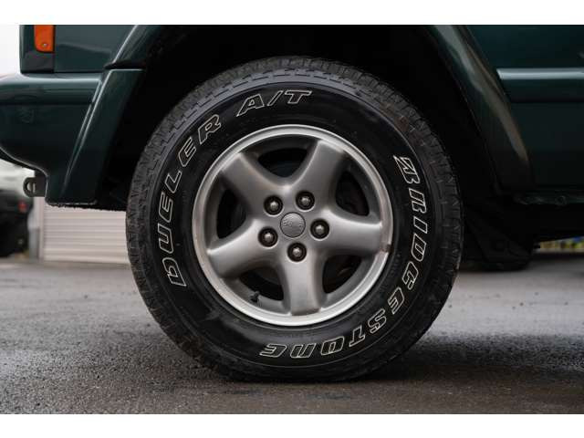 �T�C���T�C�Y��225/75R15�ɂȂ�܂��B