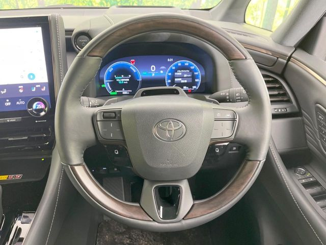 【ウッドコンビステアリング】高級感ある木目調パーツを採用した手に良く馴染むコンビハンドル。運転席廻りの雰囲気も一気に豪華になります!