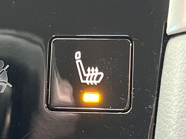 【シートヒーター】寒い日に重宝するシートヒーター!エアコンより早く温まってくれるので寒がりの人も安心ですね♪エアコンの温風は乾燥するから苦手、という方にもをおすすめです。