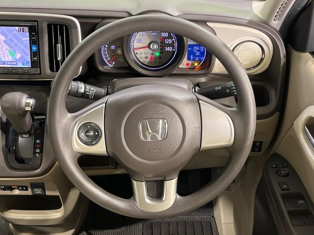 ステアリングも使用感が少なく、きれいな状態となっております♪