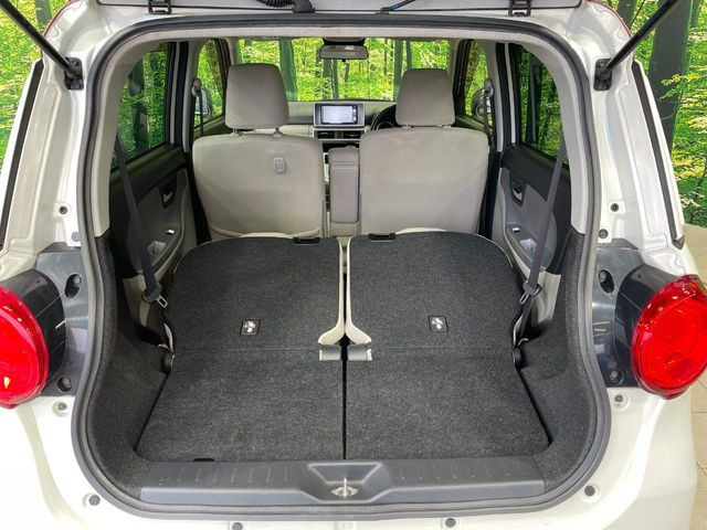 後席を格納すると、これだけの広さが!シーンに合わせたシートアレンジで、大きな荷物も積むことが出来ます♪
