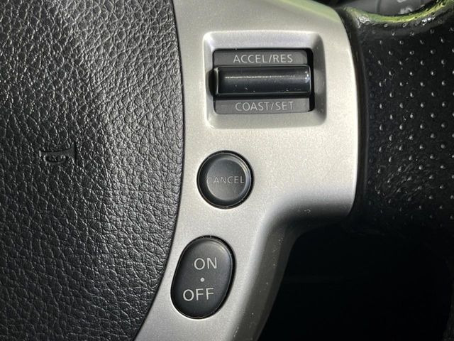 【オートスピードコントロール】高速道路もラクラク走行。アクセルを離しても一定速度で走行ができ、長距離運転時の負担を軽減!加速・減速も簡単なスイッチ操作で調整できます。