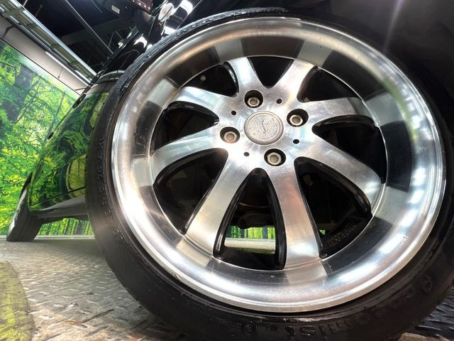 【16インチアルミホイール】外観にマッチしたアルミホイールを装着しております。各種アルミホイールや、スタッドレスタイヤも取扱いしております。是非ご相談ください♪
