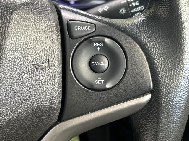 【クルーズコントロール】高速道路もラクラク走行。アクセルを離しても一定速度で走行ができ、長距離運転時の負担を軽減!加速・減速も簡単なスイッチ操作で調整できます。