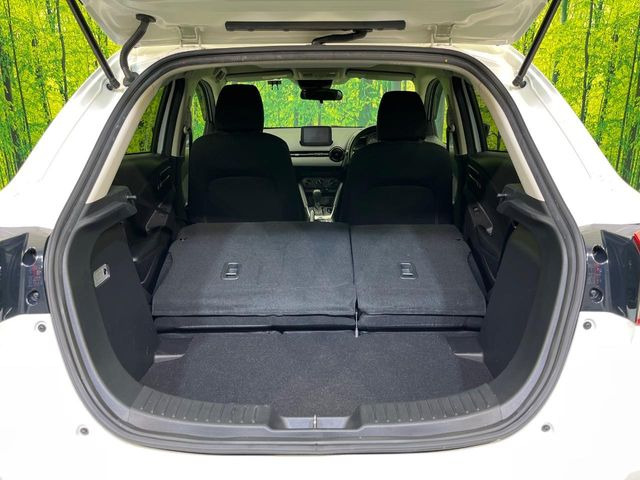 ���i�̂���������ʋ΁A���}���ɏ\���ȉ׎��X�y�[�X���m�ۂ��Ă���܂��B�Z�J���h�V�[�g��|���ƁA�傫�ȉו��̐ύڂ��\�ł���