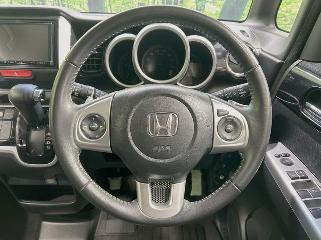 �y�����v�����X�e�A�����O�z�㎿�Ȋv���g�p���邱�ƂŁA��ɂ����������݂ƂĂ��^�]���₷���n���h���ł���