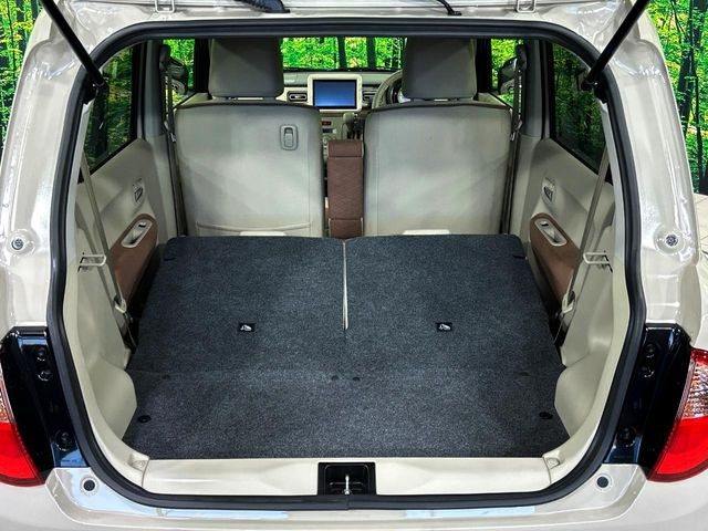 後席を格納すると、これだけの広さが!シーンに合わせたシートアレンジで、大きな荷物も積むことが出来ます♪