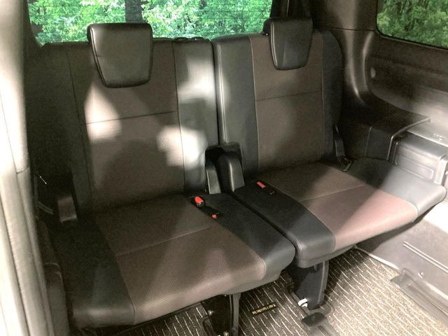 3列目シートはもちろん状態良好☆大人でもゆったりと座って頂けますので、大人数でのお出かけもラクラクです♪ご家族で、気の知れた仲間で、ドライブに行くのが楽しみですね♪