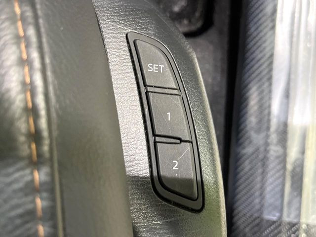 【メモリー機能付きパワーシート】ドライバーごとに設定したシート位置を記憶して、ボタン一つで切り替えできる便利な機能!運転する方が複数名いらっしゃるご家庭におすすめです♪