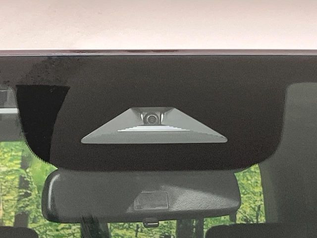 �y�z���_�Z���V���O�z���s���ɑO���̎ԗ�����F�����A�Փ˂������Ȏ��͌x��ƃu���[�L�ŏՓˉ���Ɣ�Q�y�����A�V�X�g�B�����S�Ƀh���C�u�����y���݂��������܂��B