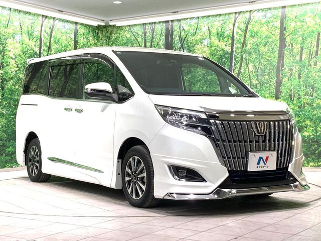 高透明度のガラス皮膜で撥水はもちろん、上質なツヤ・光沢を実現。紫外線や酸性雨から大切な愛車を保護し、色あせ・劣化を防止。「弾スプラッシュコート」、「弾プリミッサコート」からお選びいただけます。