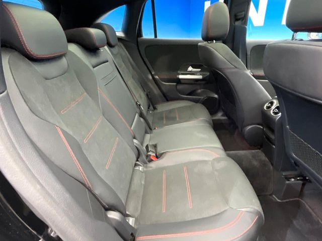 ●後部座席も気になるようなキズ・汚れやへたり等、大きなダメージはなく、良好な状態です。