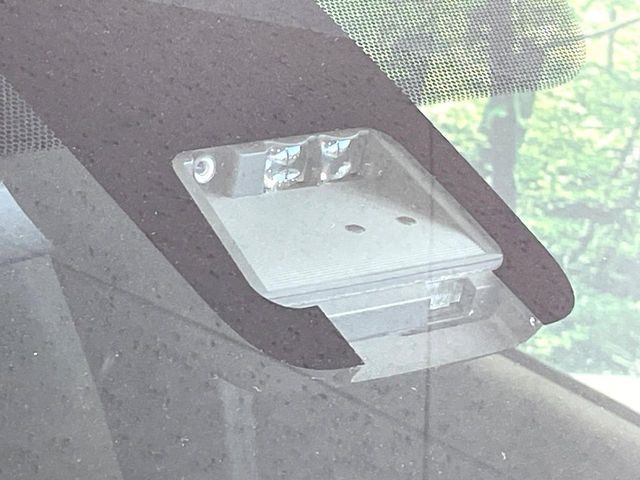 �y�g���^�Z�[�t�e�B�Z���X�z���s���ɑO���̎ԗ�����F�����A�Փ˂������Ȏ��͌x��ƃu���[�L�ŏՓˉ���Ɣ�Q�y�����A�V�X�g�B�����S�Ƀh���C�u�����y���݂��������܂��B