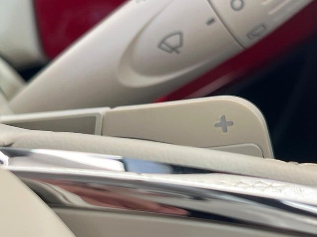 ●ステアリングパドルシフト:クイックなシフト操作が可能!レスポンスが高く、あなたのギア変速にしっかりとついてきてくれます!お車と一体となれる装備です。