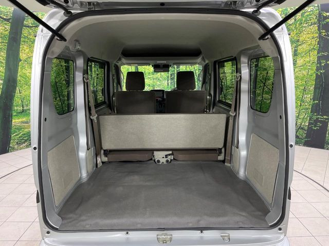 ���i�̂���������ʋ΁A���}���ɏ\���ȉ׎��X�y�[�X���m�ۂ��Ă���܂��B�Z�J���h�V�[�g��|���ƁA�傫�ȉו��̐ύڂ��\�ł���